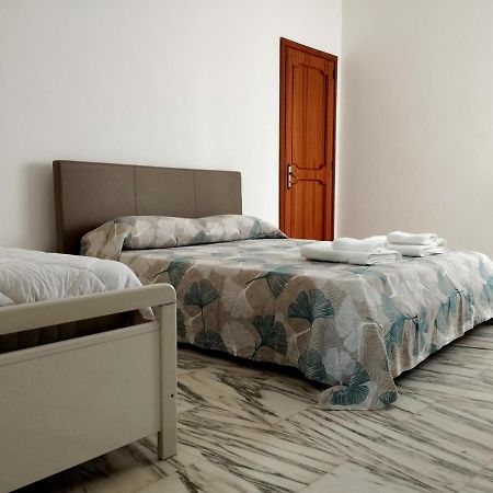 Thomas'S Home - Appartamento A Comiso Dış mekan fotoğraf