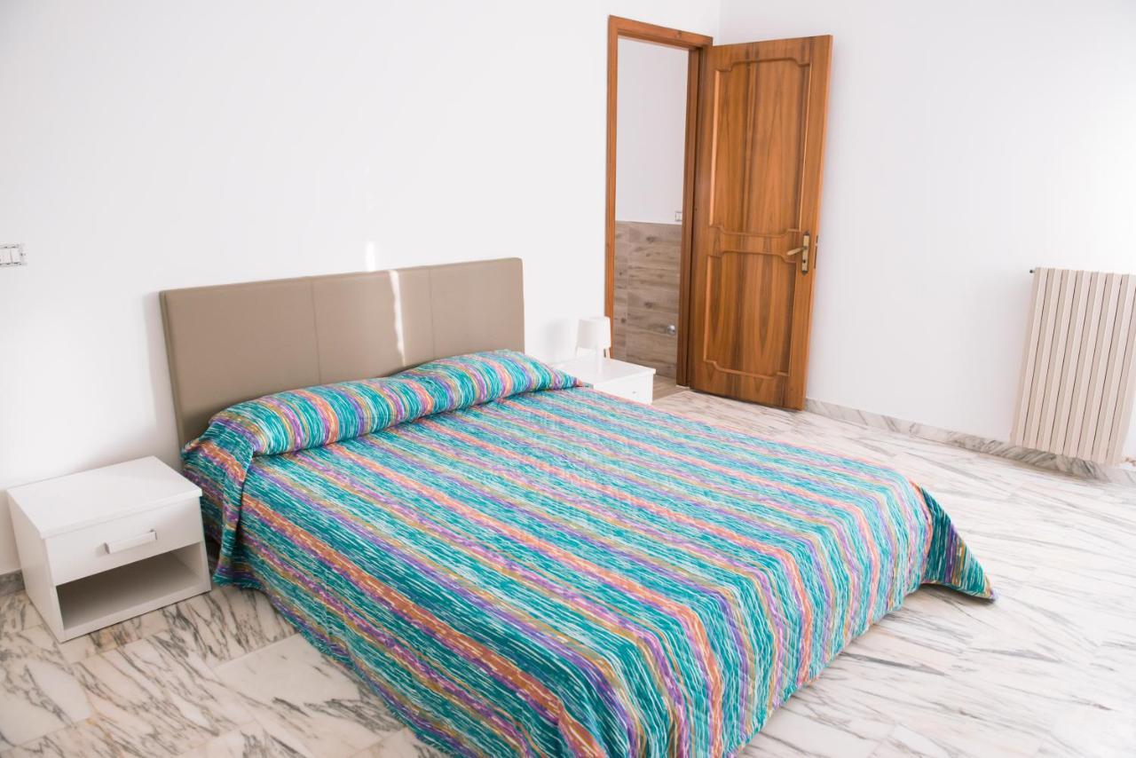 Thomas'S Home - Appartamento A Comiso Dış mekan fotoğraf