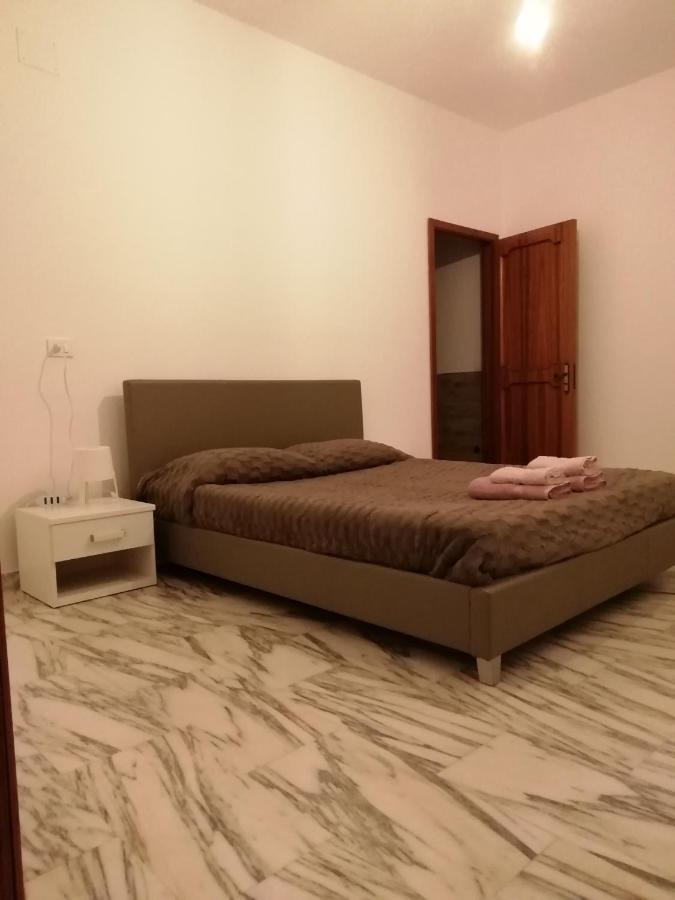 Thomas'S Home - Appartamento A Comiso Dış mekan fotoğraf