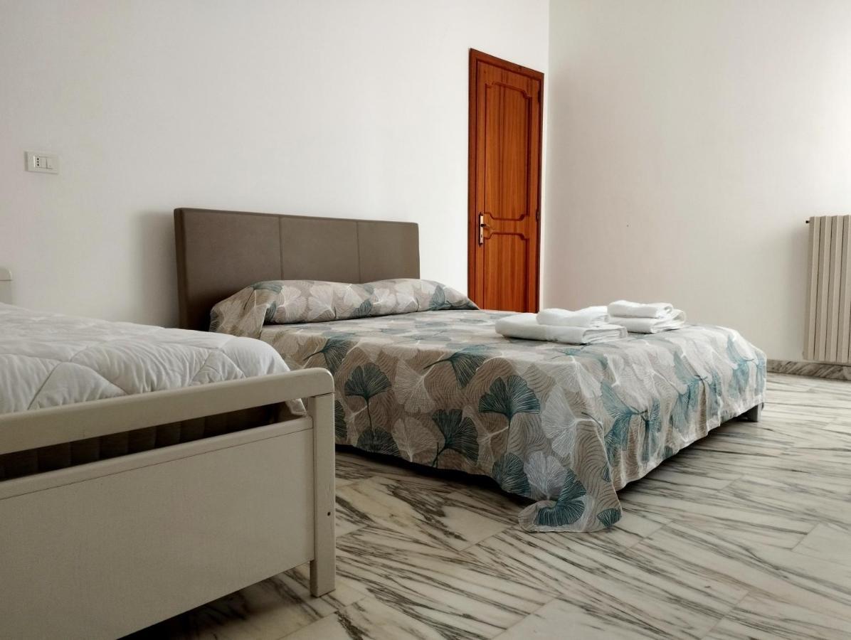 Thomas'S Home - Appartamento A Comiso Dış mekan fotoğraf